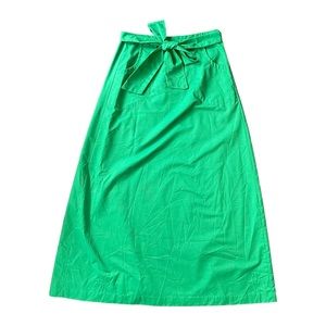Vintage green maxi wrap skirt with POCKETS
Front tie, adjustable waist
Medium